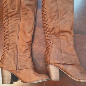Fergalicious Tootsie boots 6.5
